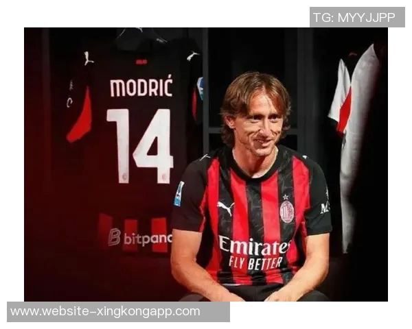 莫德里奇提前下班全场欢呼与阿莱格里温情拥抱瞬间回顾