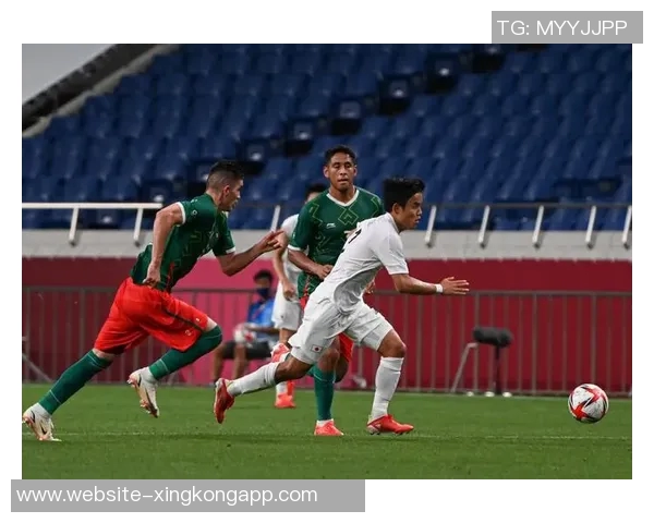 海港险遭重创相马勇纪头球击中立柱错失良机